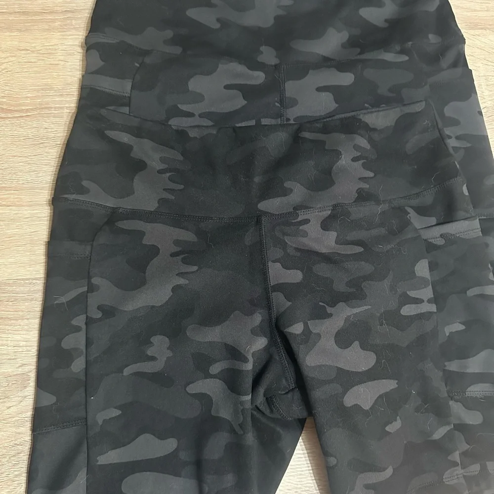 Danskin Women's Camo Bike Shorts (bundle 2) - Black. Size large. - Picture 2 of 11